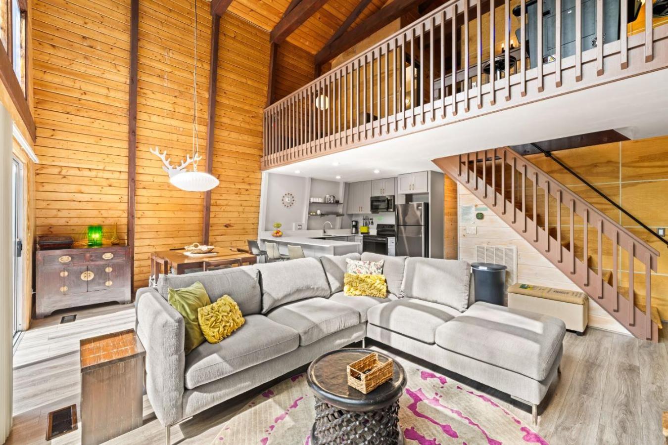 Treetops Chalet - 3Bd/2Bt Boutique Cabin W/Mt Leconte Views In แกตลิงเบิร์ก ภายนอก รูปภาพ