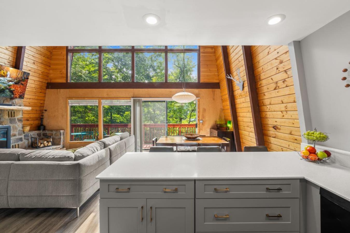 Treetops Chalet - 3Bd/2Bt Boutique Cabin W/Mt Leconte Views In แกตลิงเบิร์ก ภายนอก รูปภาพ