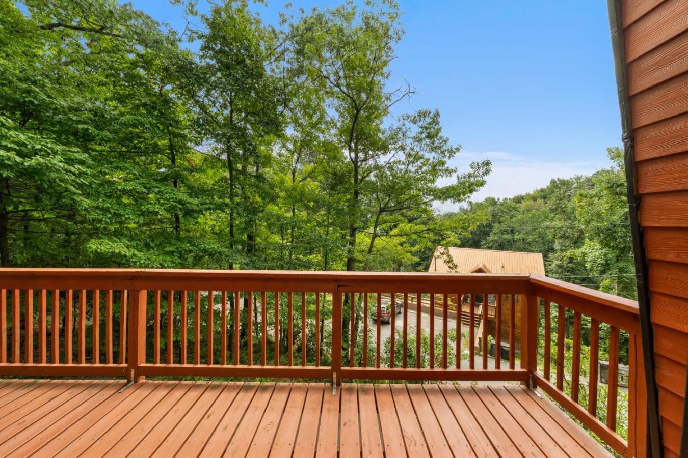 Treetops Chalet - 3Bd/2Bt Boutique Cabin W/Mt Leconte Views In แกตลิงเบิร์ก ภายนอก รูปภาพ