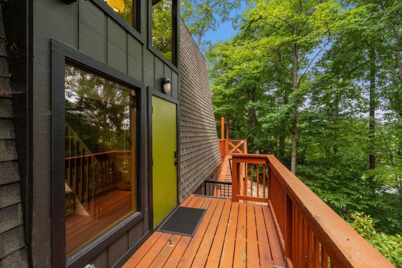 Treetops Chalet - 3Bd/2Bt Boutique Cabin W/Mt Leconte Views In แกตลิงเบิร์ก ภายนอก รูปภาพ
