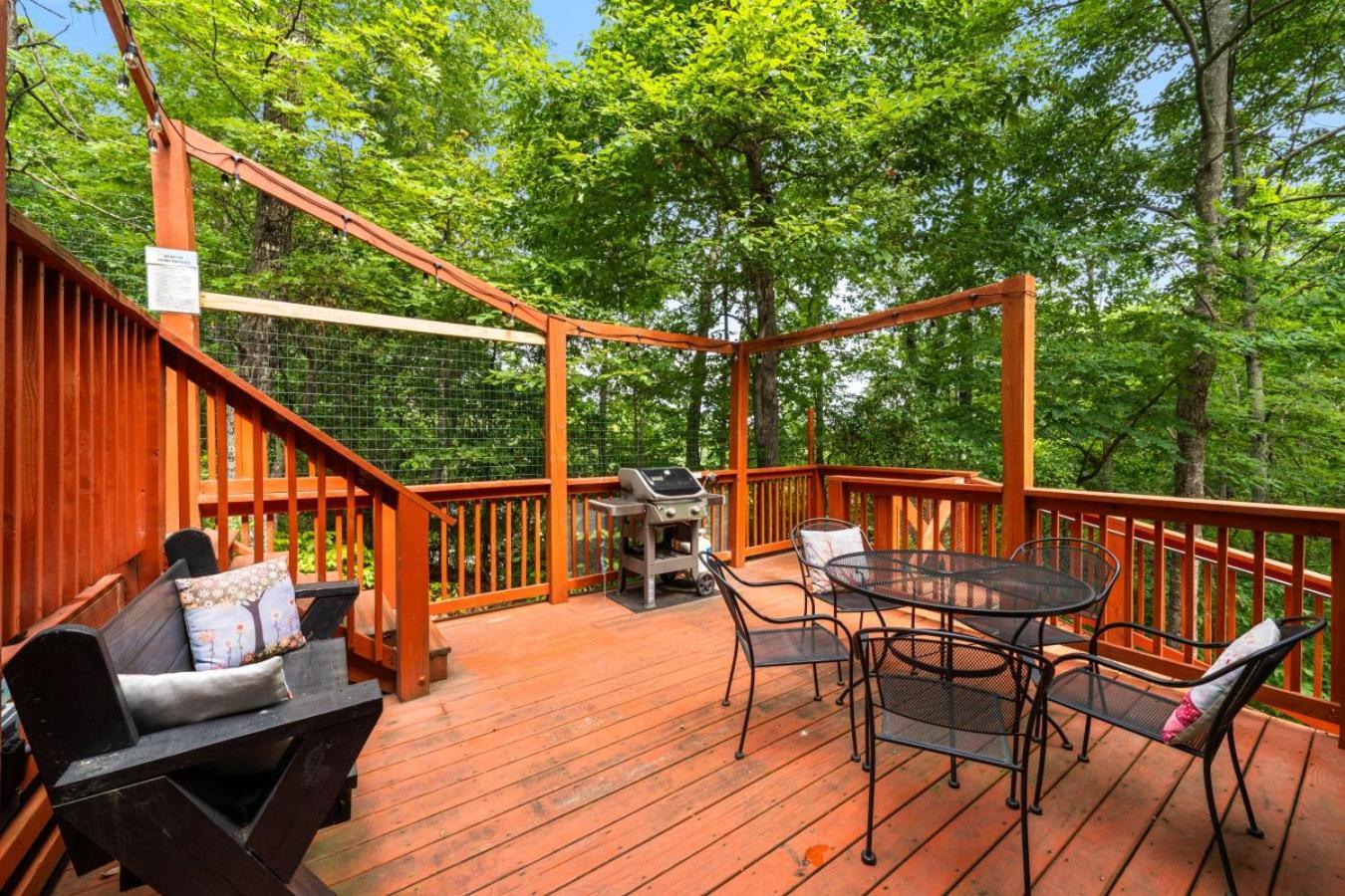 Treetops Chalet - 3Bd/2Bt Boutique Cabin W/Mt Leconte Views In แกตลิงเบิร์ก ภายนอก รูปภาพ