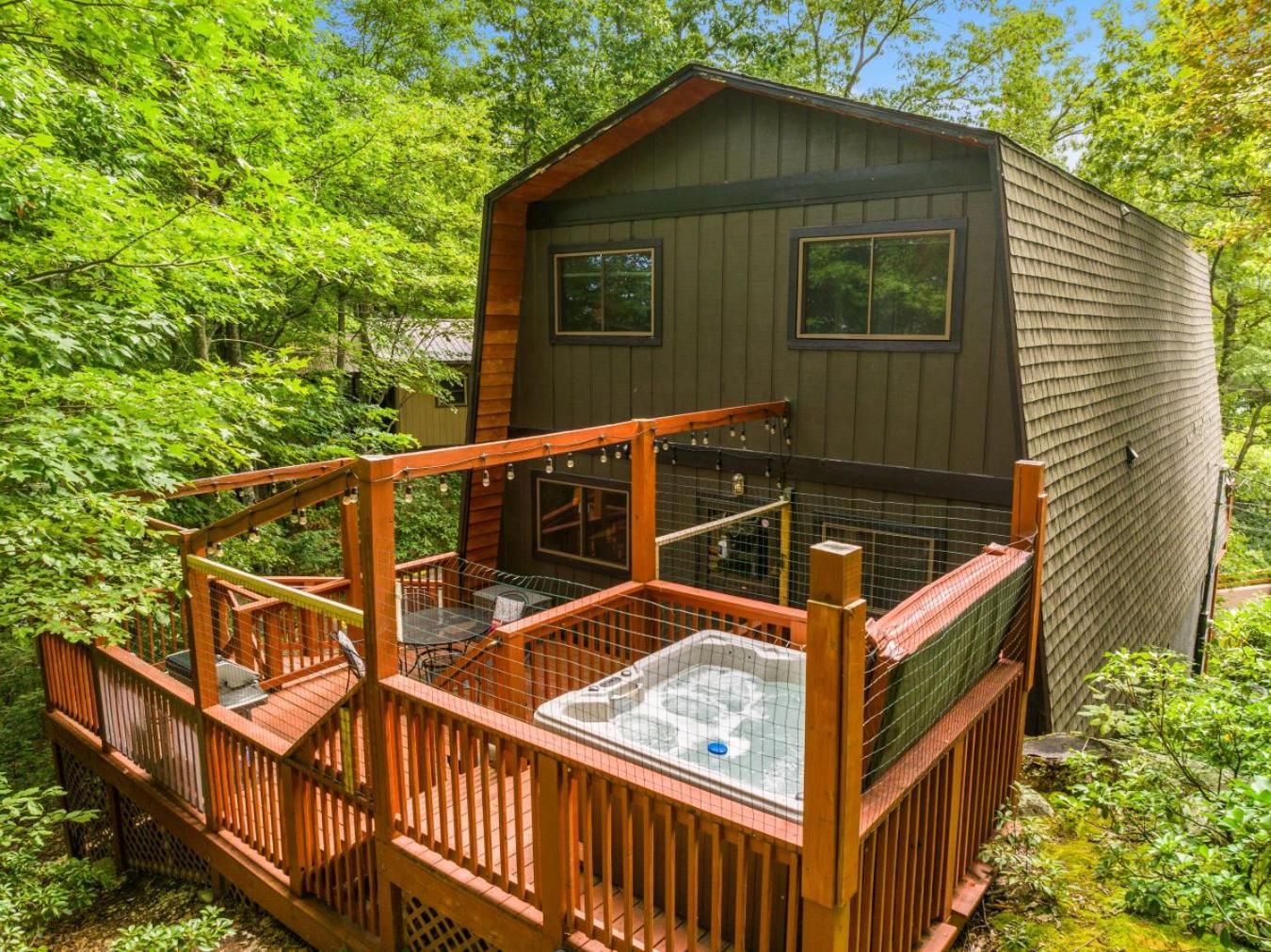 Treetops Chalet - 3Bd/2Bt Boutique Cabin W/Mt Leconte Views In แกตลิงเบิร์ก ภายนอก รูปภาพ