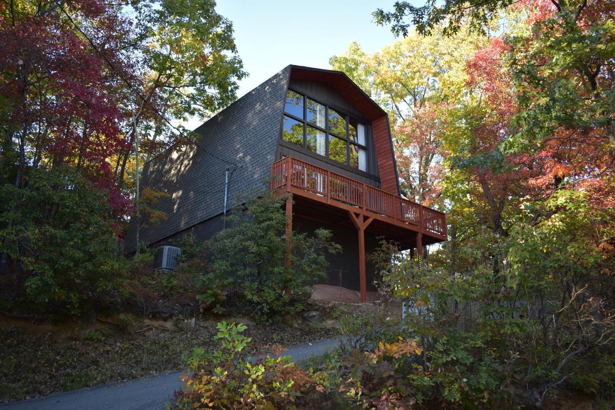 Treetops Chalet - 3Bd/2Bt Boutique Cabin W/Mt Leconte Views In แกตลิงเบิร์ก ภายนอก รูปภาพ